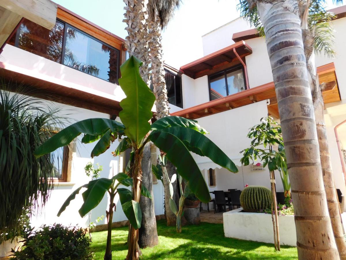 Villa Raggio Di Sole Parcheggio Privato ポルト・チェザーレオ エクステリア 写真