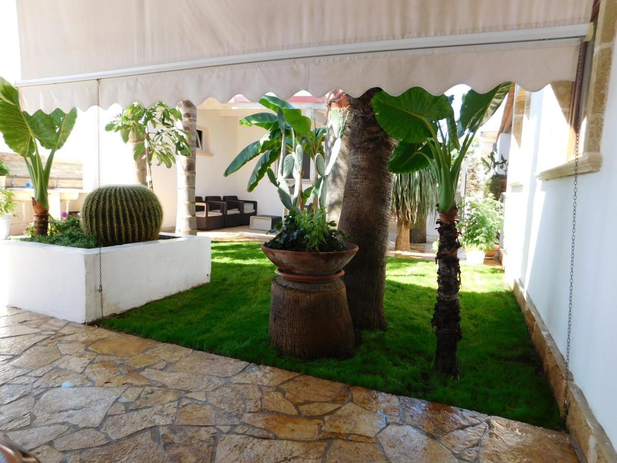 Villa Raggio Di Sole Parcheggio Privato ポルト・チェザーレオ エクステリア 写真