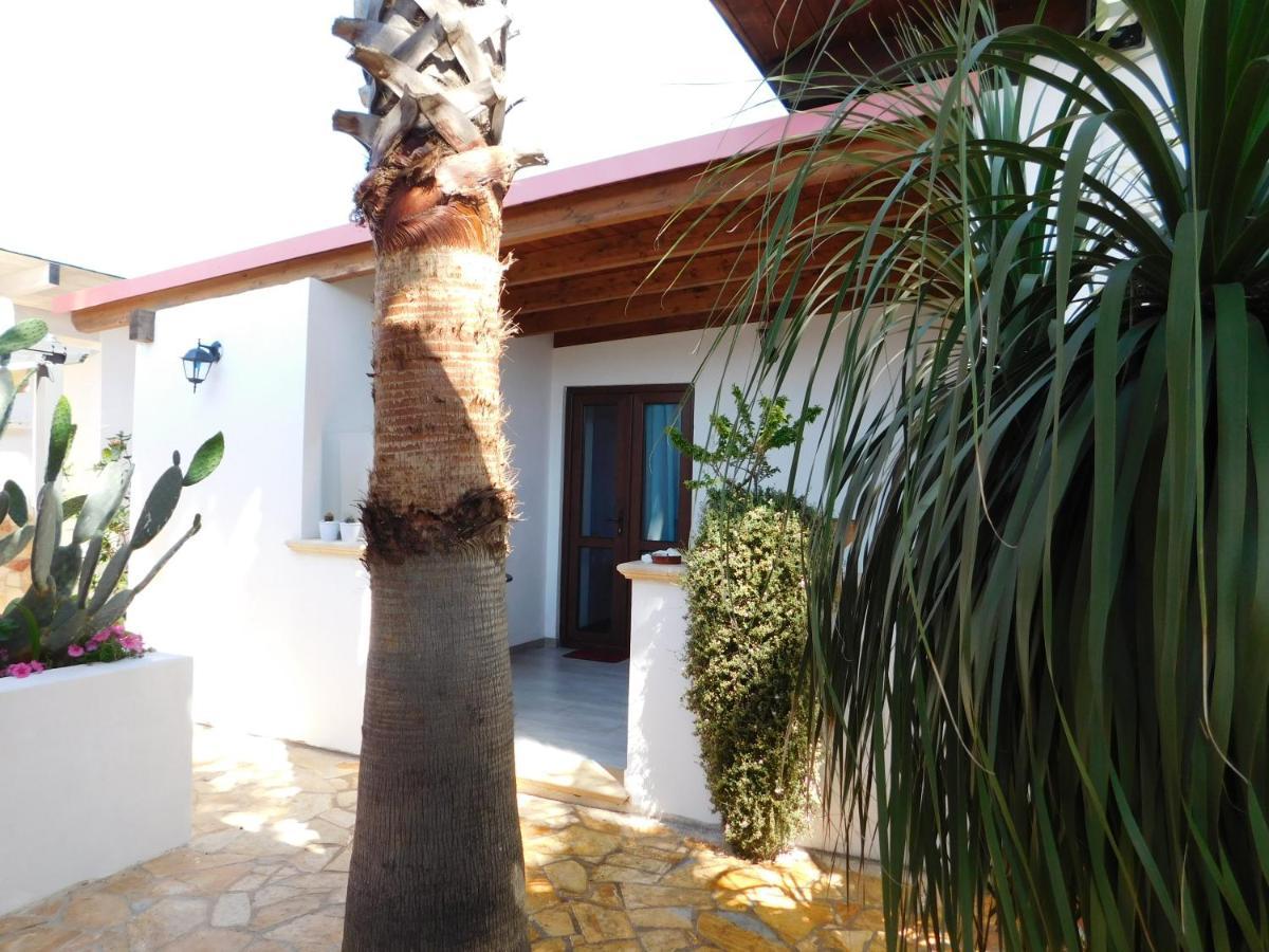 Villa Raggio Di Sole Parcheggio Privato ポルト・チェザーレオ エクステリア 写真