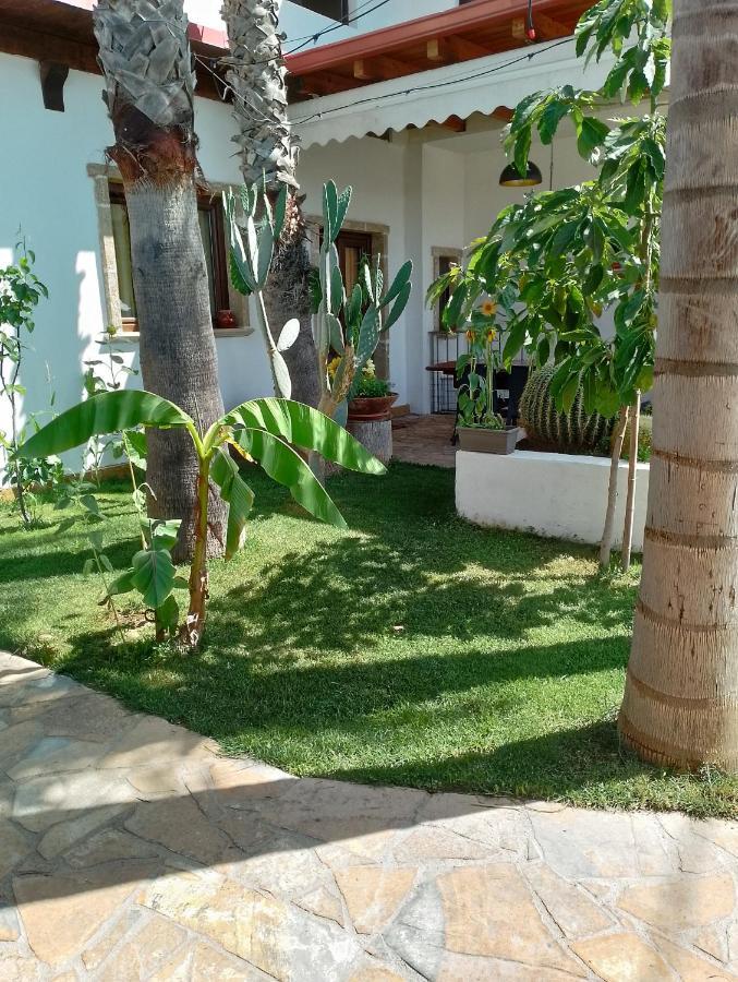 Villa Raggio Di Sole Parcheggio Privato ポルト・チェザーレオ エクステリア 写真