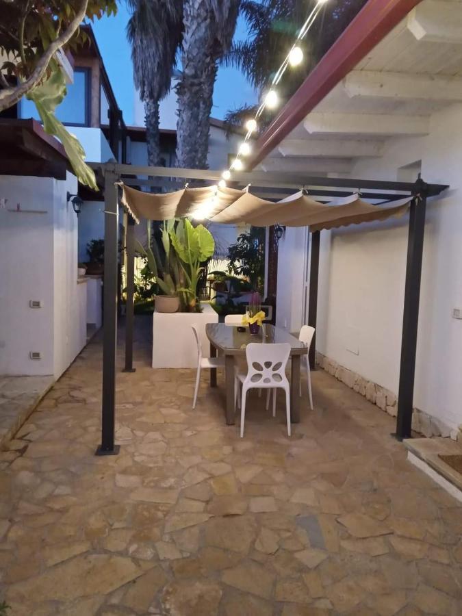 Villa Raggio Di Sole Parcheggio Privato ポルト・チェザーレオ エクステリア 写真