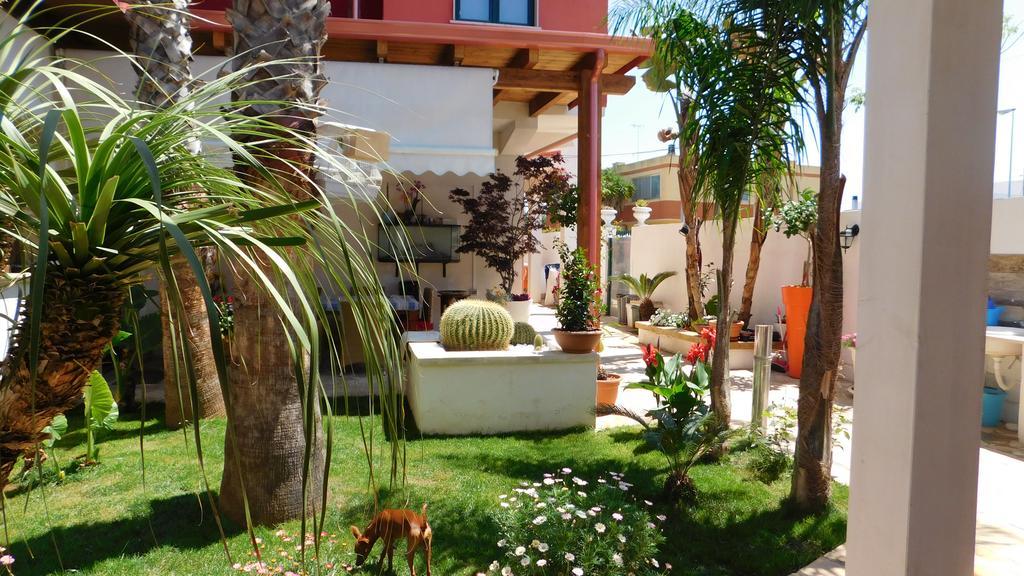 Villa Raggio Di Sole Parcheggio Privato ポルト・チェザーレオ エクステリア 写真