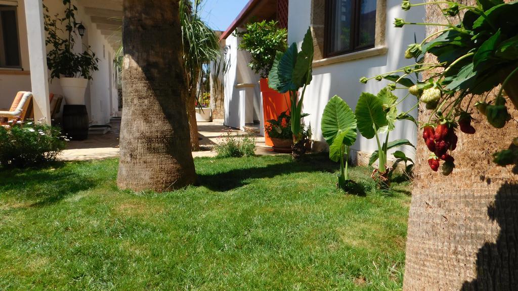 Villa Raggio Di Sole Parcheggio Privato ポルト・チェザーレオ エクステリア 写真