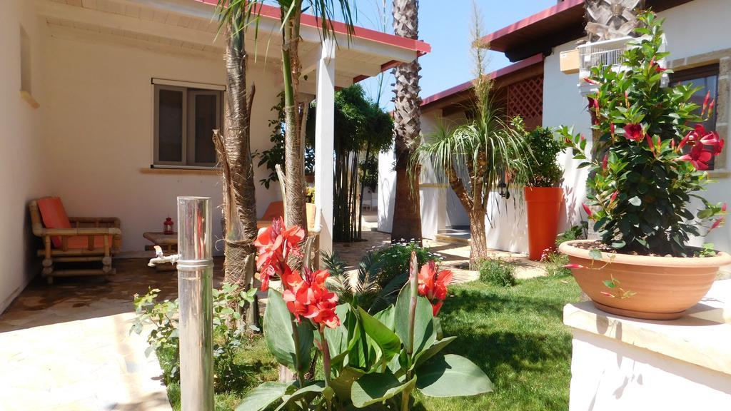 Villa Raggio Di Sole Parcheggio Privato ポルト・チェザーレオ エクステリア 写真