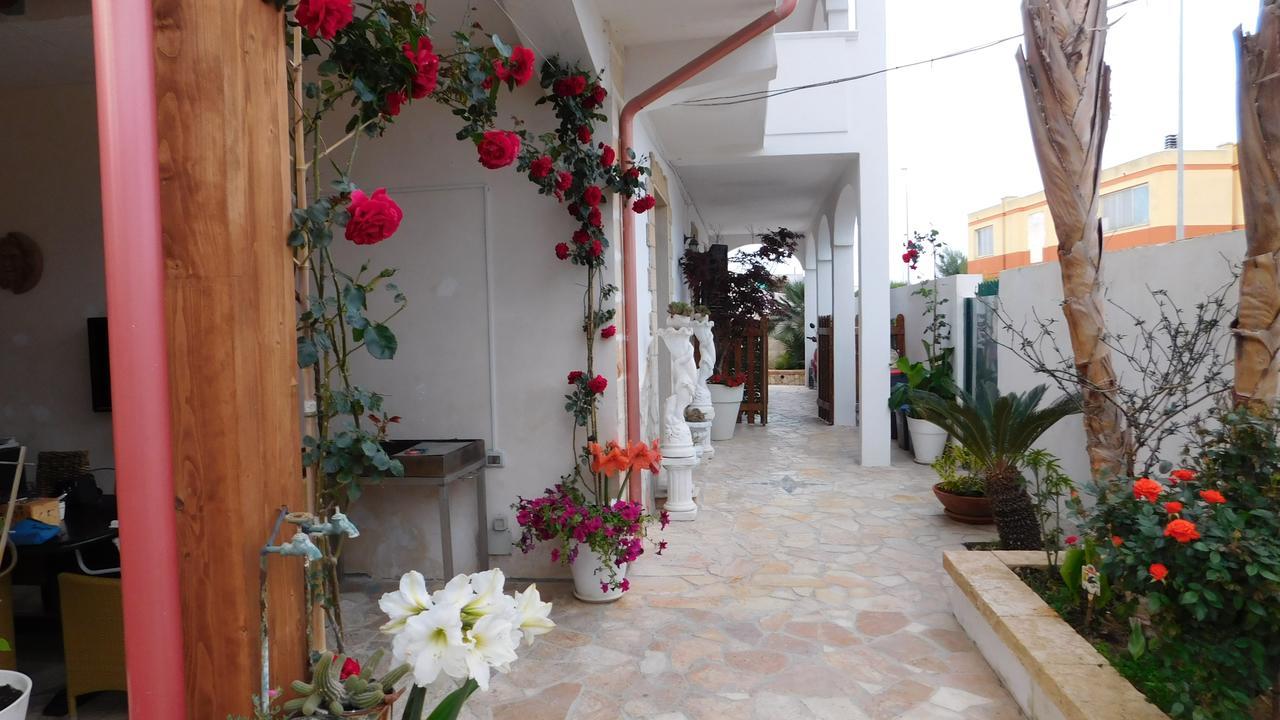 Villa Raggio Di Sole Parcheggio Privato ポルト・チェザーレオ エクステリア 写真