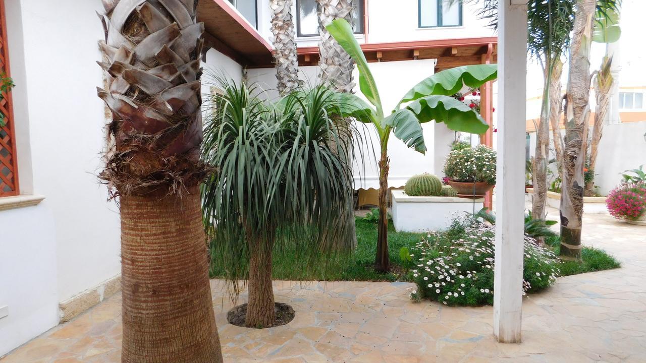 Villa Raggio Di Sole Parcheggio Privato ポルト・チェザーレオ エクステリア 写真