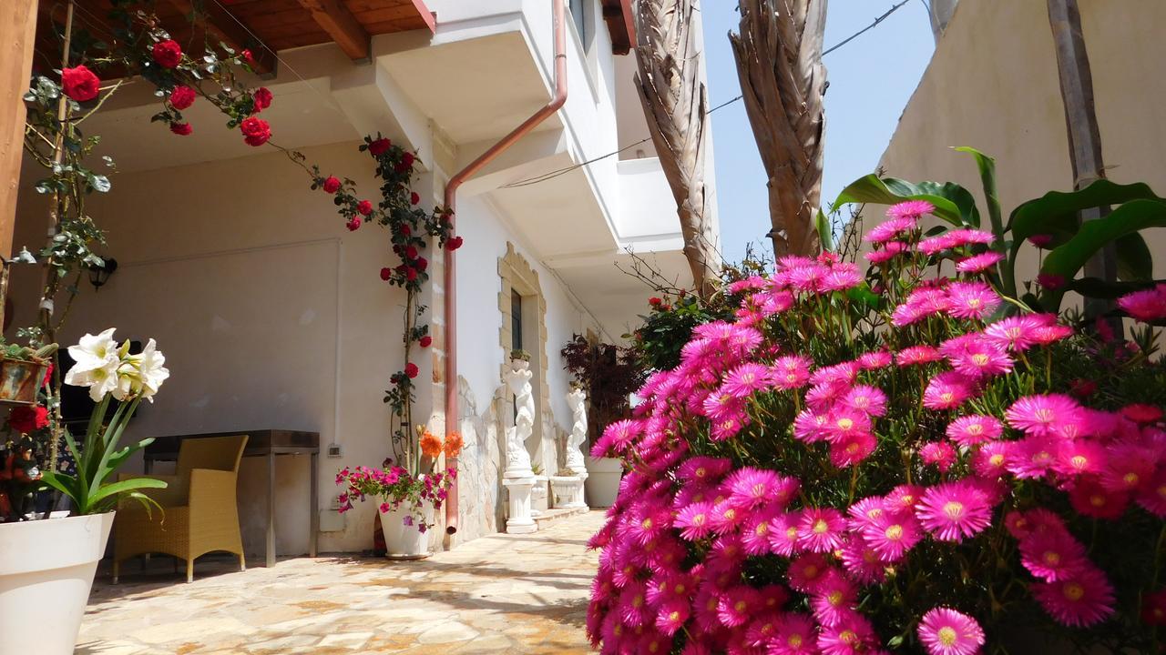 Villa Raggio Di Sole Parcheggio Privato ポルト・チェザーレオ エクステリア 写真