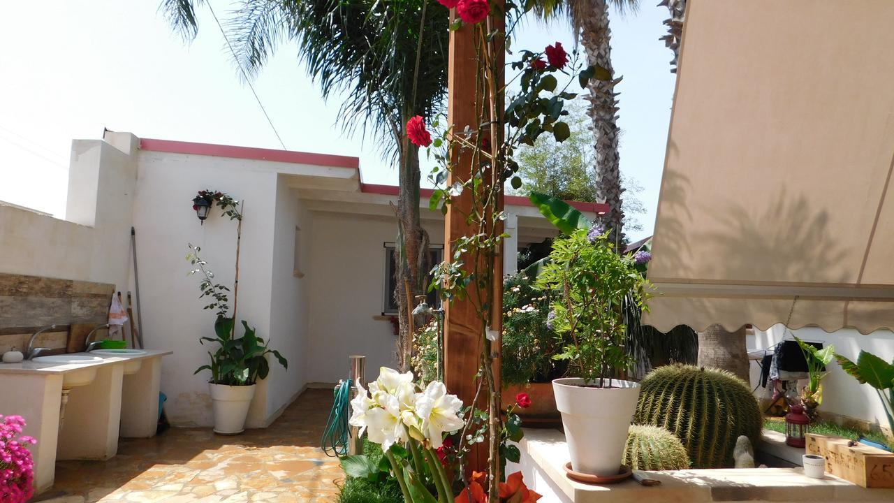 Villa Raggio Di Sole Parcheggio Privato ポルト・チェザーレオ エクステリア 写真
