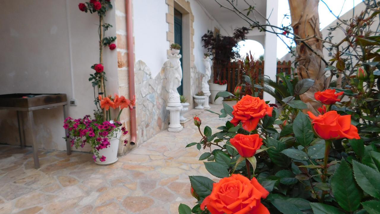 Villa Raggio Di Sole Parcheggio Privato ポルト・チェザーレオ エクステリア 写真
