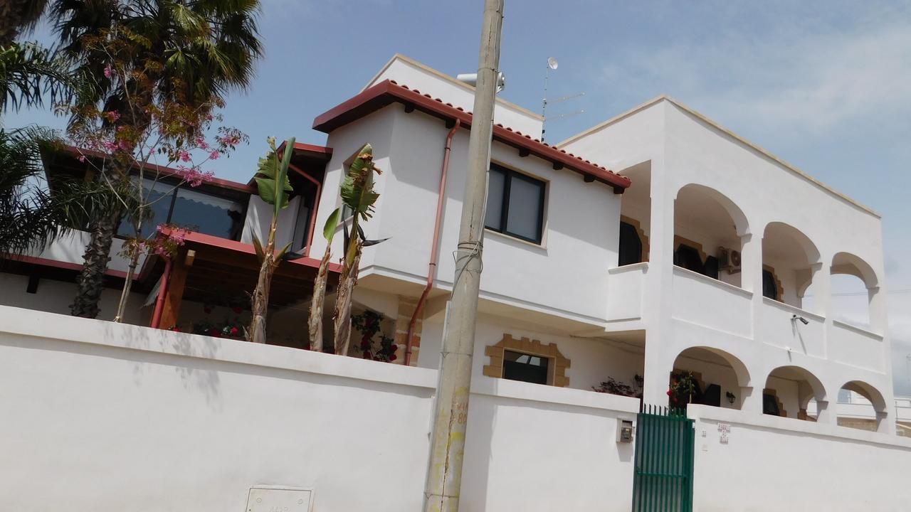 Villa Raggio Di Sole Parcheggio Privato ポルト・チェザーレオ エクステリア 写真
